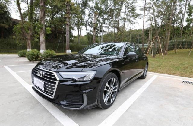 19款奥迪A6L，中控台像“飞机舱”，科技感十足！