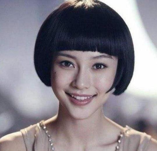 赵丽颖齐刘海,唐嫣齐刘海,刘亦菲齐刘海,网友:她最惊艳