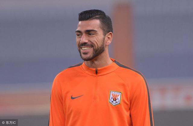 费莱尼加盟山东鲁能,与佩莱吉尔格德斯竞争上