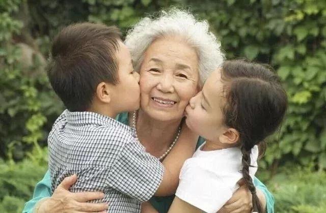 新加坡最惨婆婆,患癌症还帮孩子、洗内裤,却惨