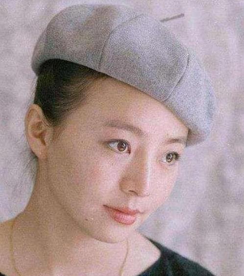 一直演奶奶的宋丹丹,如今20岁年轻照被疯传,颜值不输迪丽热巴图片