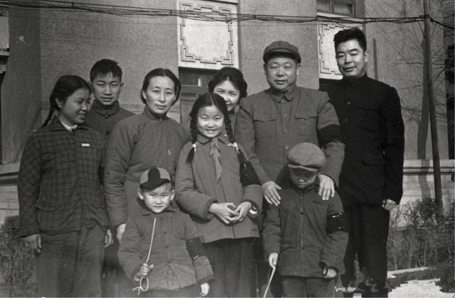 上司是总理，下属是副总理，连他的连襟也是副总理
