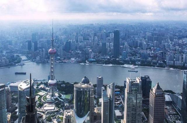 作为中国经济最强的城市,上海已经远超泰国,跟