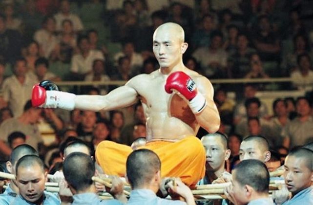 拳坛巨人亮相武林风，曾遭嫌被单方面解约，如今要替徐晓冬打一龙