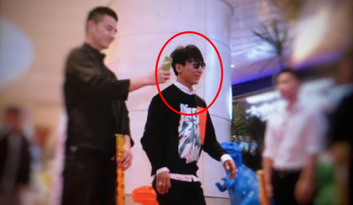 43岁的陈羽凡近照被疯传,不仅脸部凹陷还总戴