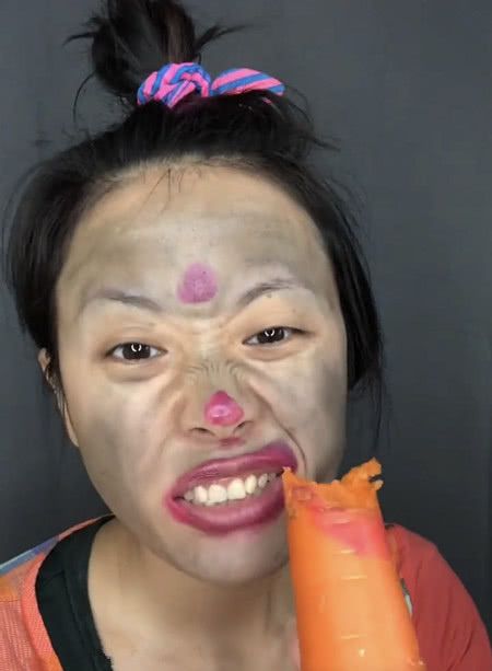 化妆前被是丑女大妈,化个妆逆袭成女神?网友:这是同一