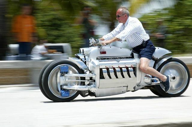 偶遇道奇战斧摩托车,骑上去才知道有多坑