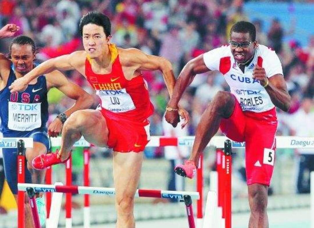 第三个到达终点能拿银牌? 网友: 罗伯斯打手, 刘翔! 永远是冠军!