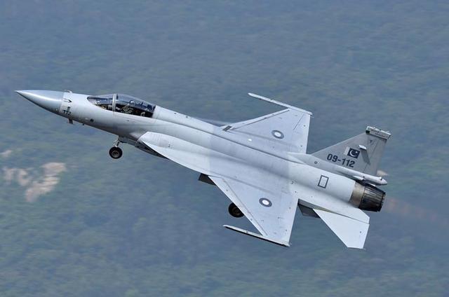 非洲强国缘何大手笔订购枭龙战斗机 单价六千