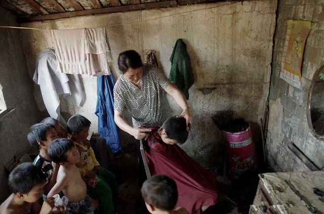 农村老人常说;正月不理发,腊月不搬家,这话有