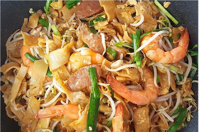 潮汕猪捞粿,炒粿仔条,用猪油虾油一起炒味道更好吃哦! 潮汕猪捞粿,炒粿仔条,用猪油虾油一起炒味道更好吃哦!