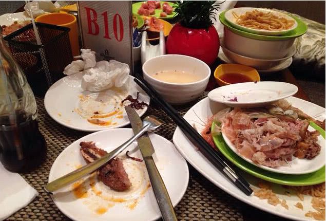 中国人去国外吃自助餐,却被自助餐老板告诫禁
