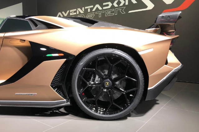 最完美的超跑之兰博基尼Aventador SVJ敞篷版太逆天了吧?