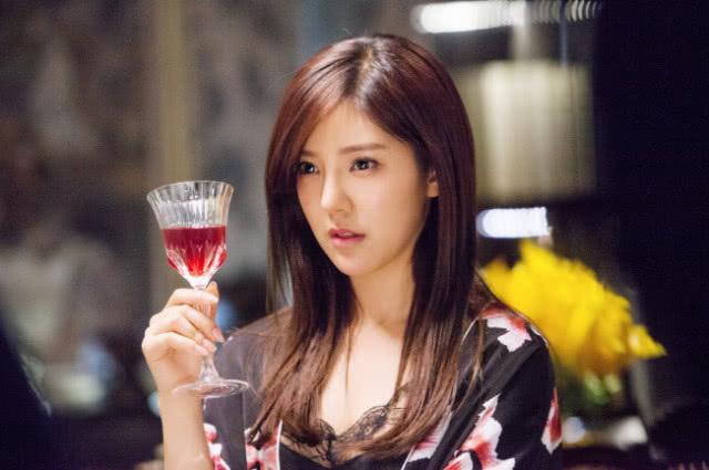 网剧鼻祖赵奕欢生活窘迫,片酬仅五千,连六百的