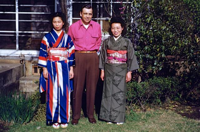 二战后,日本街头穿着传统和服的女性!