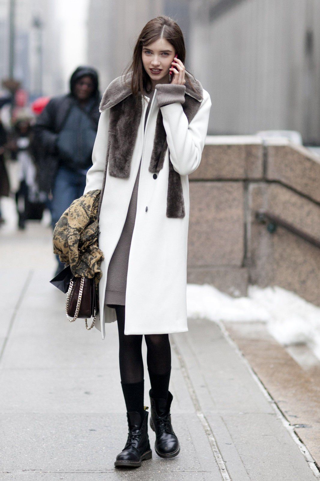 秋冬不管穿什么外套,搭这3双鞋子就对了,显瘦