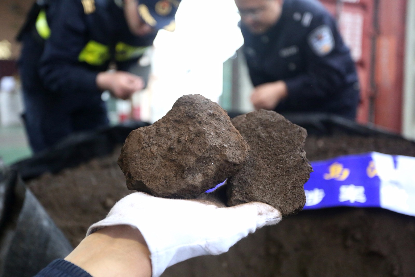 打击洋垃圾!青岛海关查获走私废物数千吨