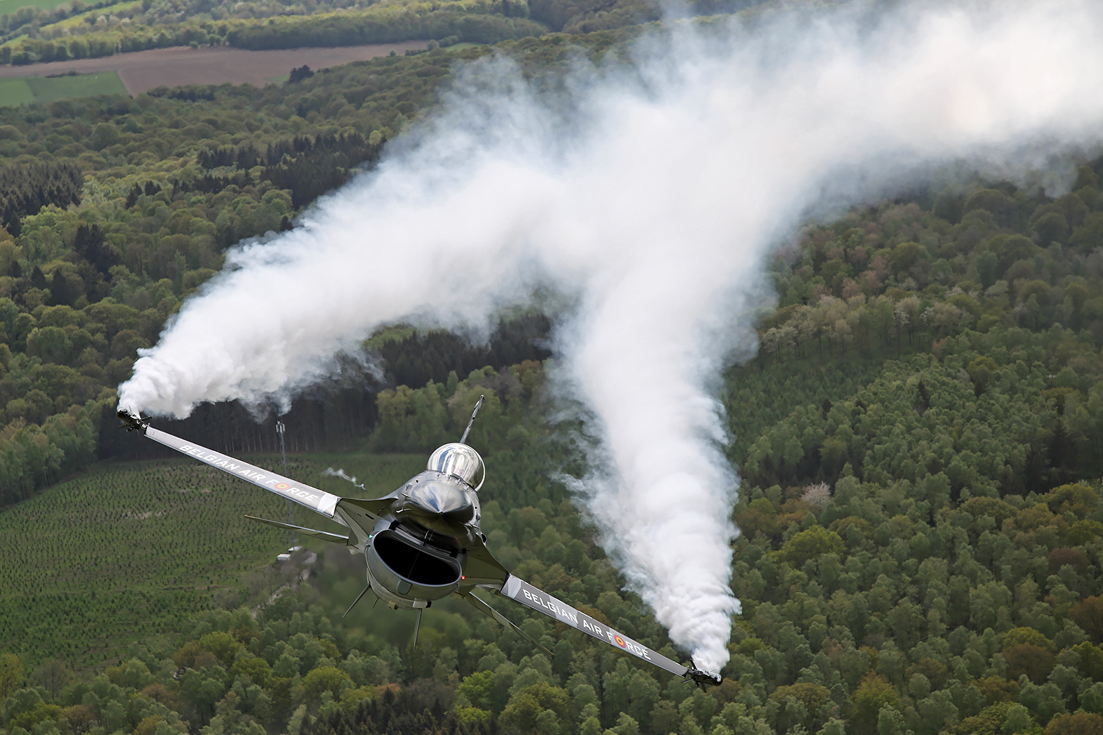 美国打算向全球推销二手F16战机,这究竟是抢了