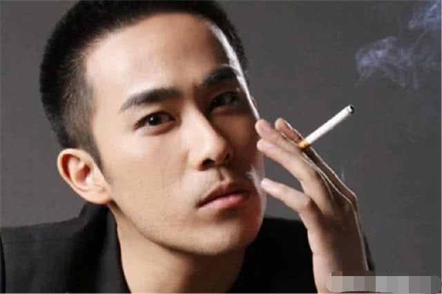 怎么捧都不红的赵奕欢高富帅男友现身,与张馨