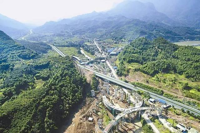 已经有了川藏铁路,为何还要再建难度更高的川藏高速?