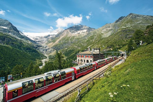瑞士观光火车:穿越阿尔卑斯山,360度大回转!