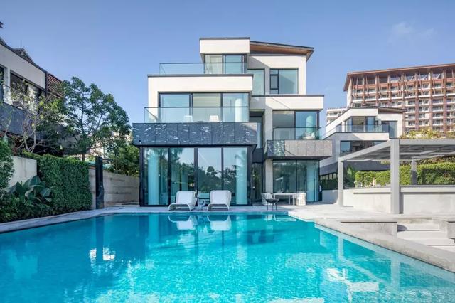 三亚极简白顶级度假别墅,更高一层的生活方式!