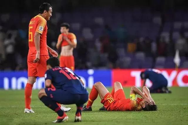 里皮为什么不续约?因为38岁的郑智还在国足