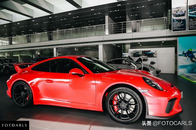 实拍保时捷911gt3卫红最值得拥有的自吸末代产品200万值