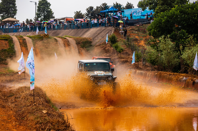 都市大直播上演捉對廝殺 汽車越野精英進(jìn)擊虎克之路