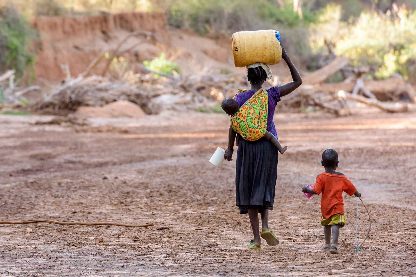 肯尼亚遭40年最严重干旱，贫困女性被迫用性换水 - 知乎