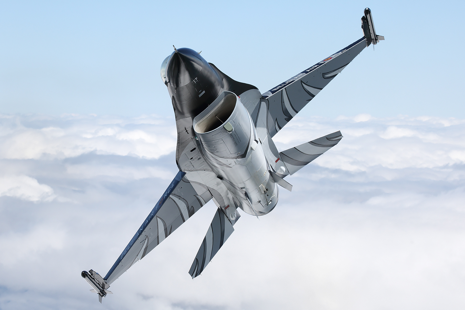 美国打算向全球推销二手F16战机,这究竟是抢了