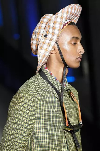 帽子不会选?试试今年超流行的登山帽穿搭,3种