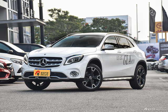 2017款奔驰GLA级 GLA220 2.0T自动4MATIC时尚型
