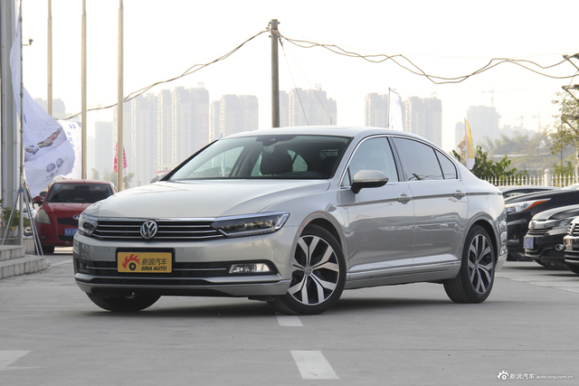 2018款迈腾2.0T自动380TSI DSG旗舰型