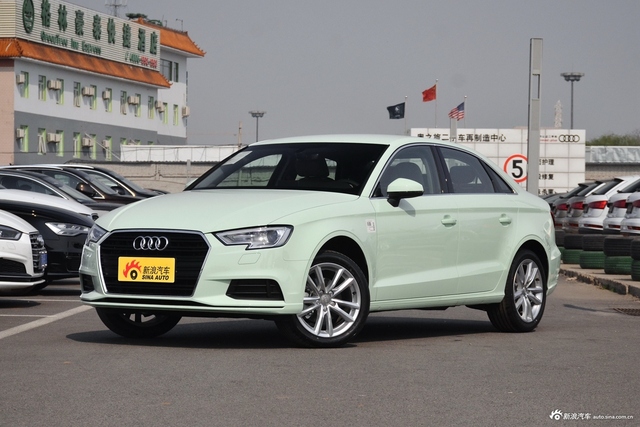 2018款奥迪A3 30周年型1.4T自动Sportback 35TFSI进取型