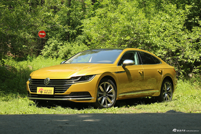 实拍|大众CC带你感受，溜背造型与无边框车门的魅力