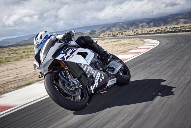 全新BMW HP4 RACE 演绎极致轻量化的赛道旗
