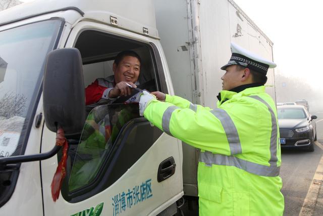 为什么被拦下了的总是你？看看交警叔叔是根据什么来查车的