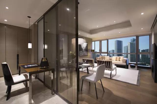 成都IFS里的国金豪庭,是一个可以拉近你与这