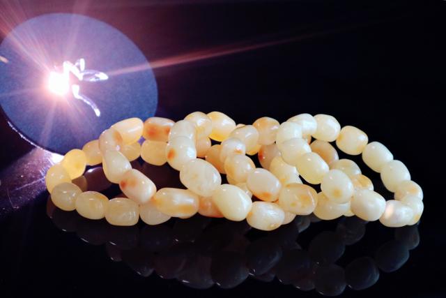 女人带蜜蜡有什么好处 好处在哪里?