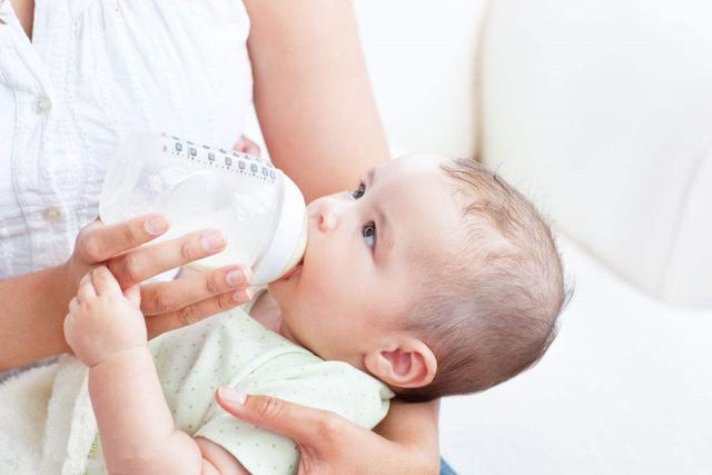 减少婴幼儿吐奶好方法，宝妈六招轻松搞定，妈妈必读！