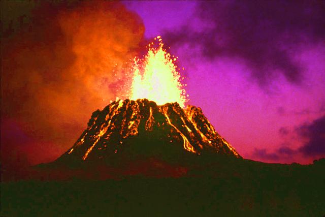 世界第一大火山，沉睡在日本东边，比第二名大了60倍，黄石弱爆了