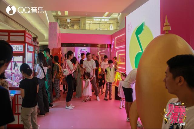 救命！QQ音乐《见面吧！爱豆》的这个电话亭也太有少女心了吧！