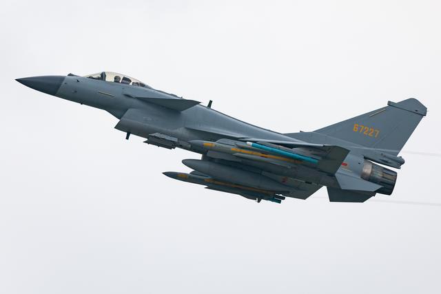 原来歼十曾狂胜泰国三代半鹰狮,怪不得中国一