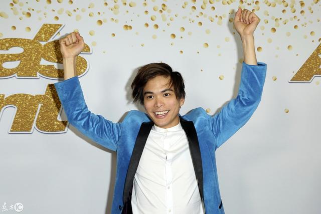 魔术师申林为追女神自学魔术,走上了美国达人