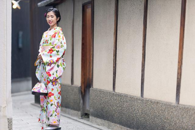 日本姑娘扎堆来上海,她们在做什么工作?网友: