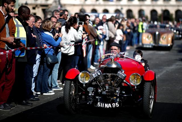 「外代一线」（7）老爷车齐聚为巴黎车展“庆生”