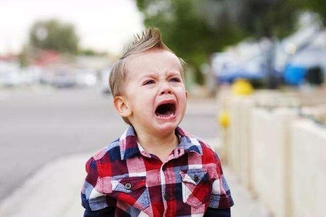 原来认生对宝宝有负面影响,父母该怎样处理宝宝的认生情绪?