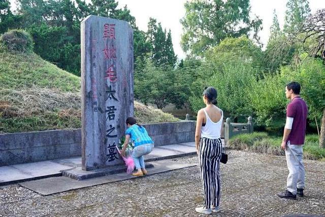 蒋介石最后一个孙子回乡祭祖，看祖宅要买票，临终遗言感动全国人