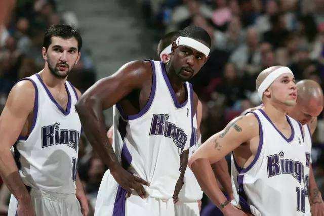 都说联盟02年抢走了国王队的NBA总冠军，当年究竟发生了什么事？